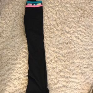 IVIVVA BLACK YOGA PANTS SIZE 10